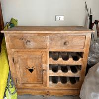 Mobile in legno massiccio con intarsi tirolesi