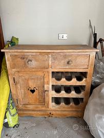 Mobile in legno massiccio con intarsi tirolesi