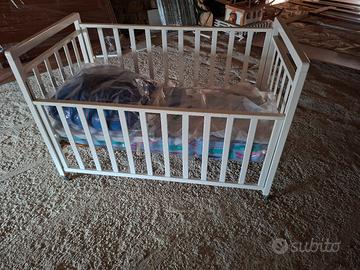 lettino per bimbo/a piccolo/a