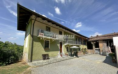 ELEGANTE CASALE A PIOVA' MASSAIA, IN PROVINCIA DI