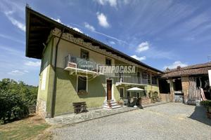 ELEGANTE CASALE A PIOVA' MASSAIA, IN PROVINCIA DI