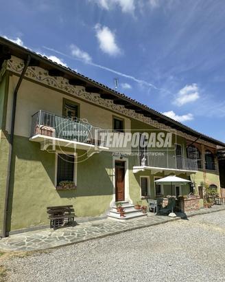 ELEGANTE CASALE A PIOVA' MASSAIA, IN PROVINCIA DI