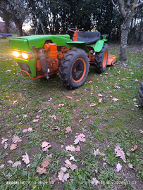 Trattore Pasquali con trincia fresa e aratro