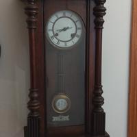 Antico orologio a pendolo 