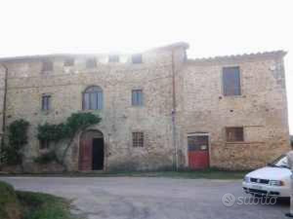 Rustico / Casale di 790 m² con più di 5 locali a A - Vista 3