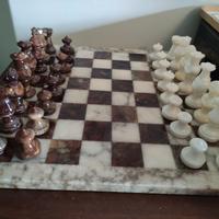 scacchiera in MARMO con pedine in alabastro