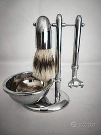 Set da barba in metallo cromato