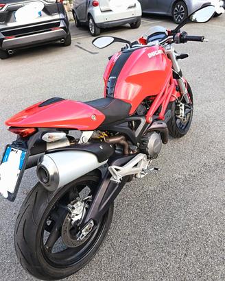 Ducati Monster 696