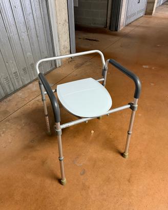 Comoda per disabili pieghevole