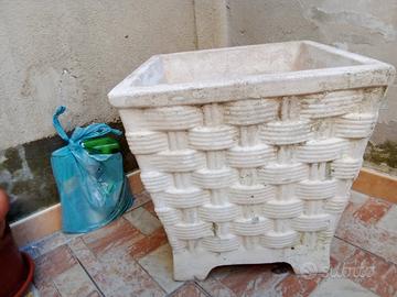 Vaso giardino in cemento bianco usato 