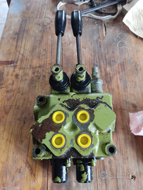 Distributore oleodinamico 2 leve