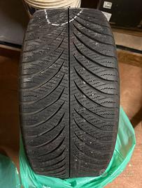 Gomme 4 stagioni Goodyear Vector 4S 215/45 R16