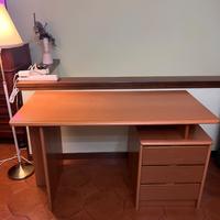 Scrivania in legno come nuova
