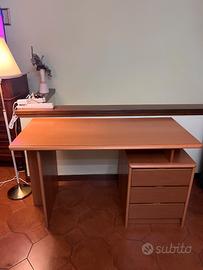 Scrivania in legno come nuova