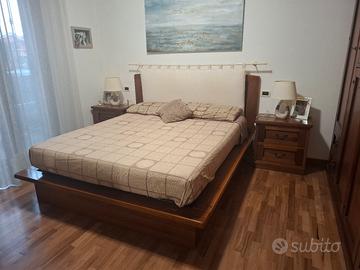 struttura letto in legno massello e copritestiera