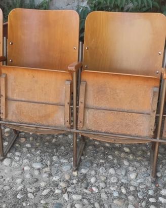 Fila poltroncine da teatro.