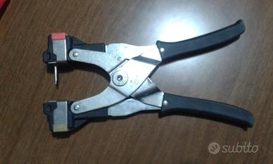 Pinza per mettere bottone agli animali