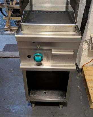 Fry top e mobile vetrina refrigerata