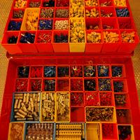 Valigia doppio scomparto, piena di puntalini e mor