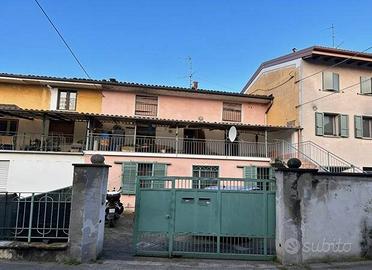 Immobile in asta di 220 m² con più di 5 locali a M