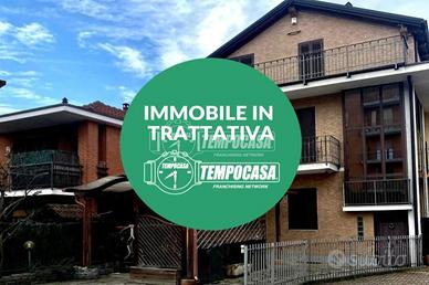 SPLENDIDA BIFAMILIARE IN PARAMANO