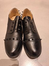 mocassino nero con borchie