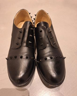 mocassino nero con borchie