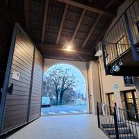 Ampio locale commerciale