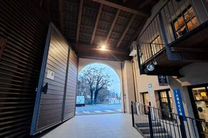 Ampio locale commerciale