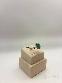 Anello in Oro Bianco 18k Smeraldo e Diamanti