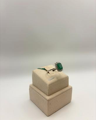 Anello in Oro Bianco 18k Smeraldo e Diamanti