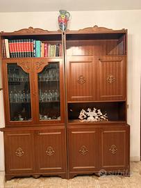 Mobile soggiorno classico in legno con vetrina