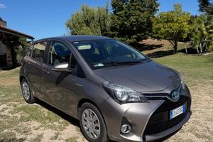 Toyota Yaris 1.5 Hybrid 5 porte by Glamour