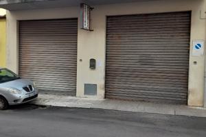 Locale commerciale con area edificabile