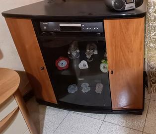 Tavolino porta TV con vetrinetta