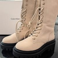 scarpe con etichetta