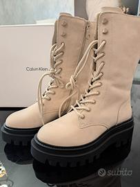 scarpe con etichetta