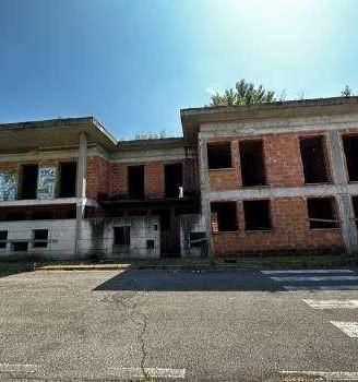 Immobile in asta di 1359 m² con più di 5 locali e 