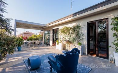 Attico con ampio Terrazzo .