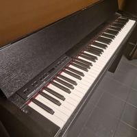 Roland F-140R Digital Piano