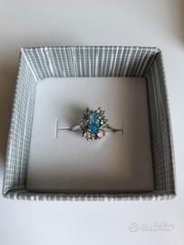 Anello zirconi pietra color acquamarina 