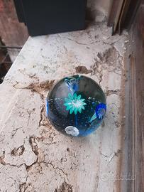 fermaporte o fermacarte. Motivo con fiori 