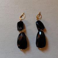 Orecchini pendenti neri con dettagli dorati 1°Foro