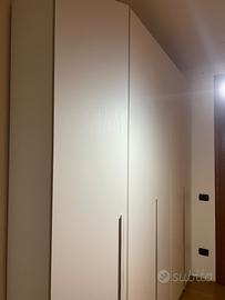 Armadio bianco effetto legno