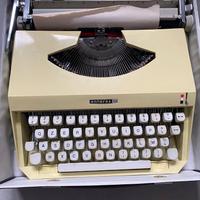 Macchina da scrivere Capri Antares