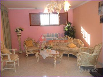 Appartamento di 195 mq con posto e box auto