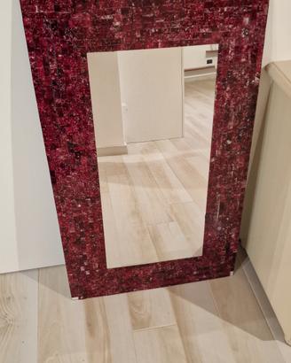 Specchio da parete con cornice a mosaico rosso
