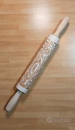 Mattarello in legno goffrato