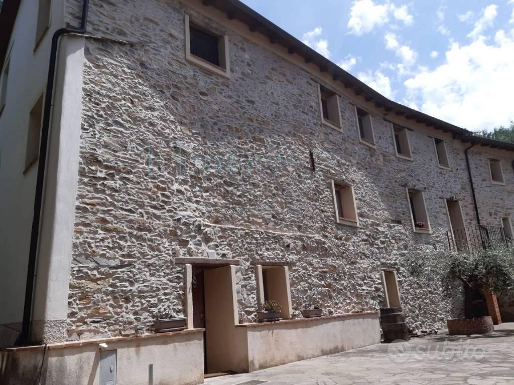Rustico / Casale di 120 m² con 5 locali a Borghett - Vista 2