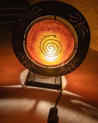 Lampada da tavolo etnica in metallo e resina
